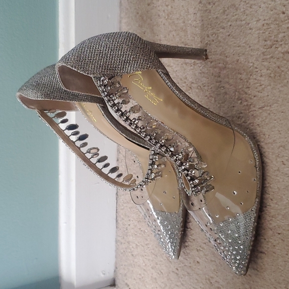 Women's Shoes - Picture 2 of 3